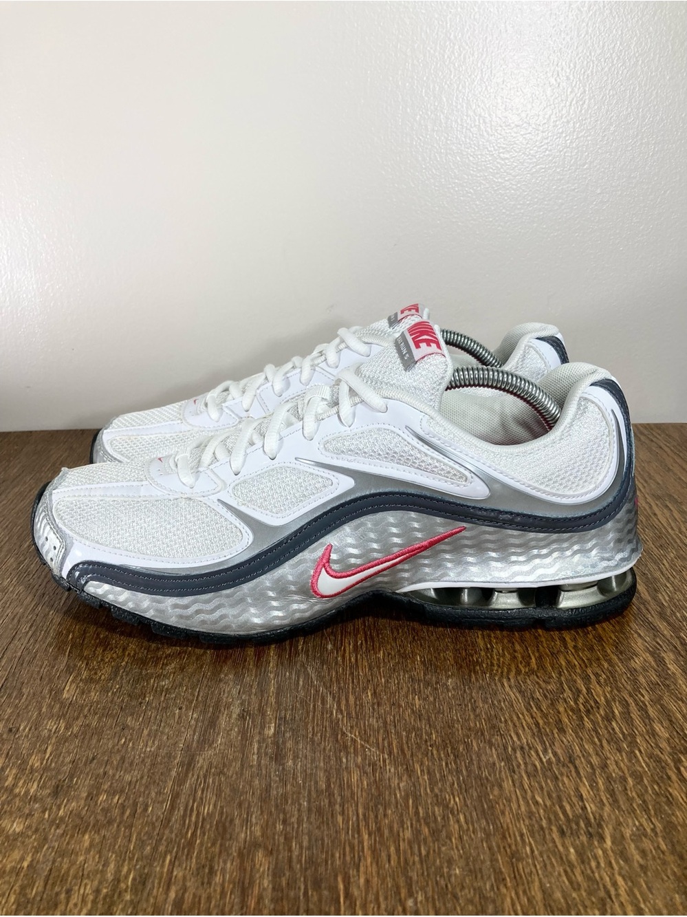Nike Reax 5 Athletic Shoe Women’s Size 11 Metallic Silver/Pink - Picture 2 of 10